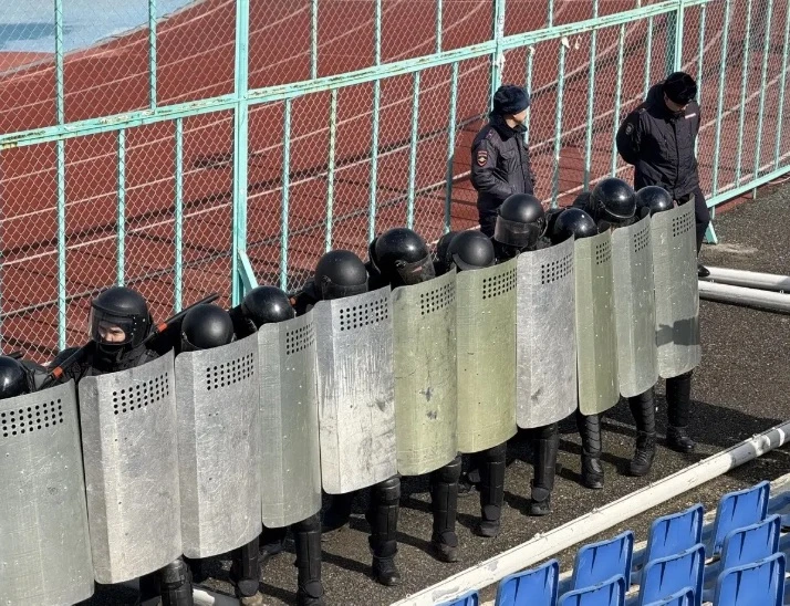 На Центральном стадионе Астрахани пресекали массовые беспорядки