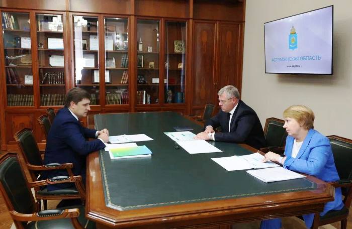 Астраханский губернатор и управляющий регионального отделения Сбера обсудили механизмы защиты дольщиков