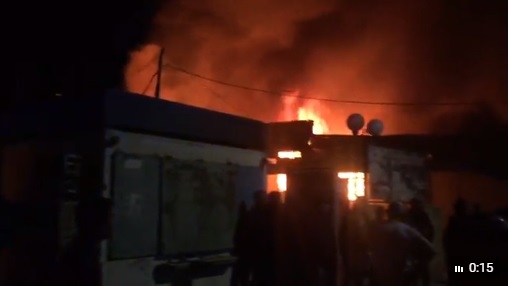 Последняя информация: пожар на рынке в Ахтубинске потушен, эвакуировано 85 человек