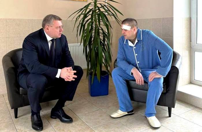 Игорь Бабушкин навестил находящегося в Петербурге на лечении по ранению астраханца – бойца СВО