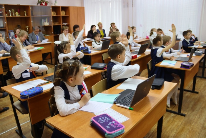 В астраханских школах не могут размещать с утра пятую часть всех учеников