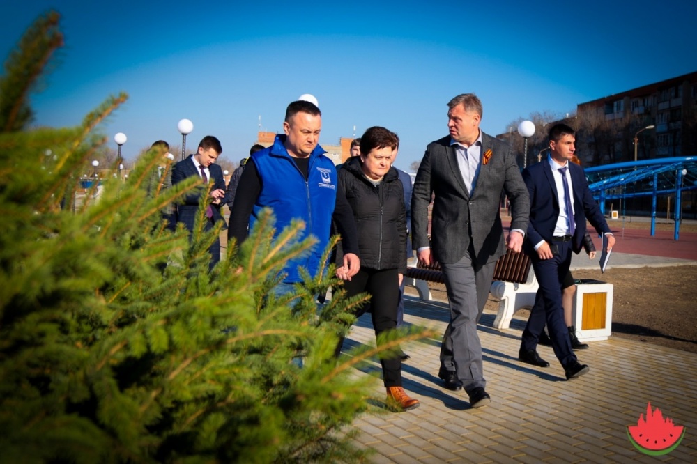 Рейд Игоря Бабушкина по Трусовскому району: парк, вручение медали и порт