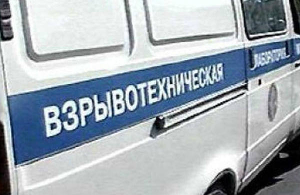 В Астрахани взрывотехники проверяют подозрительный автомобиль