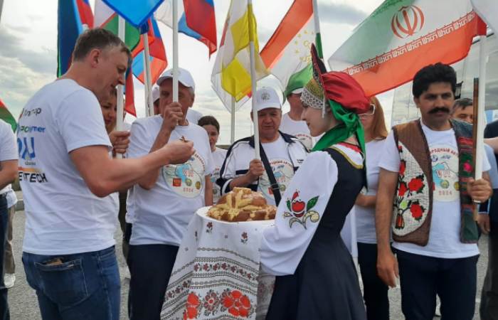 В Астраханской области встретили участников международного автопробега дорожников