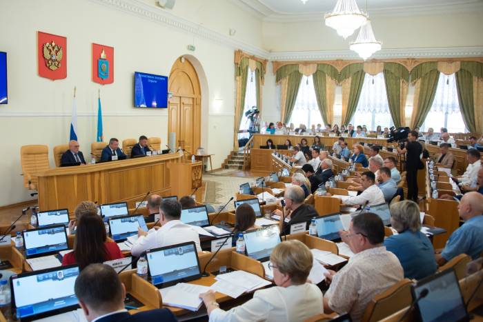 Дума Астраханской области в связи с обращениями граждан внесла поправки в закон о мерах соцподдержки