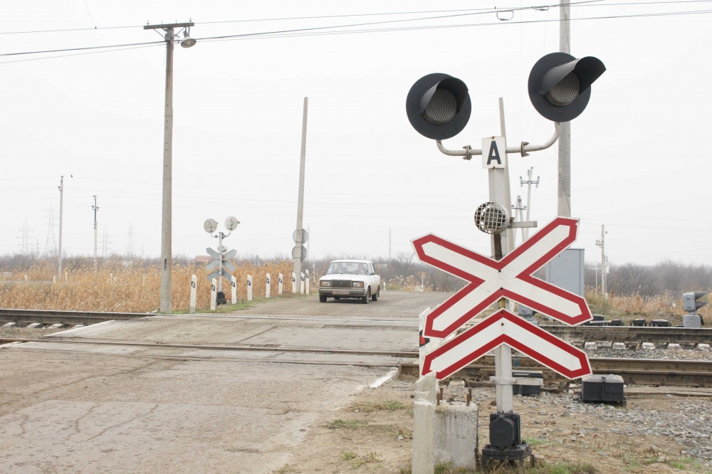 В Астраханской области закрывается железнодорожный переезд