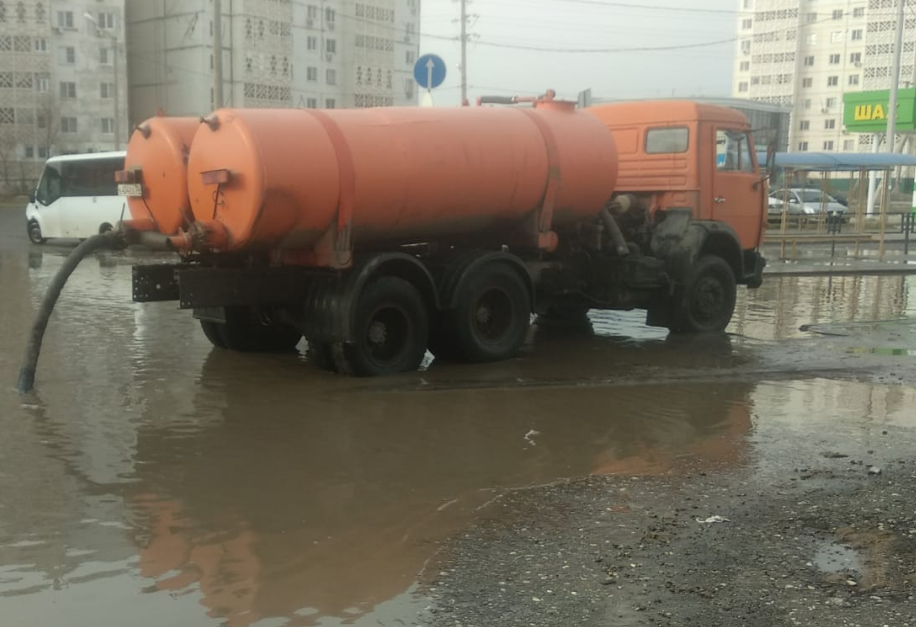 В Астрахани после дождя откачали воду, а вообще уже начали реконструировать ливневки