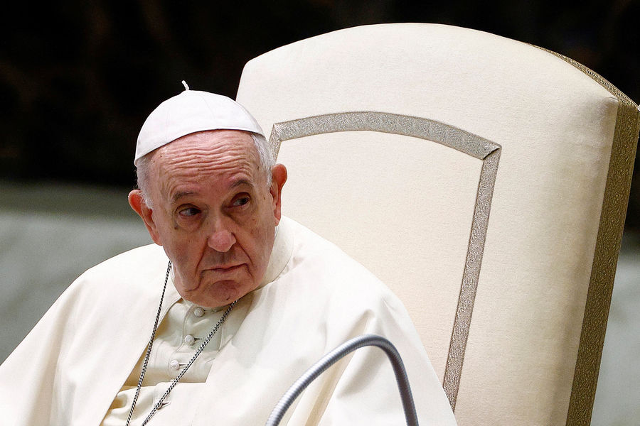 Папа Римский нарушил дипломатический протокол, лично посетив посольство России в Ватикане