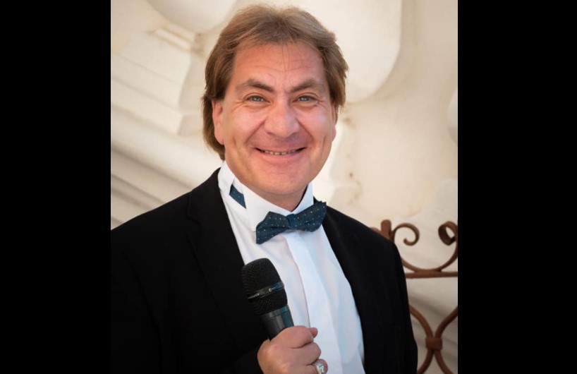 В Астрахани известного актера покусали собаки