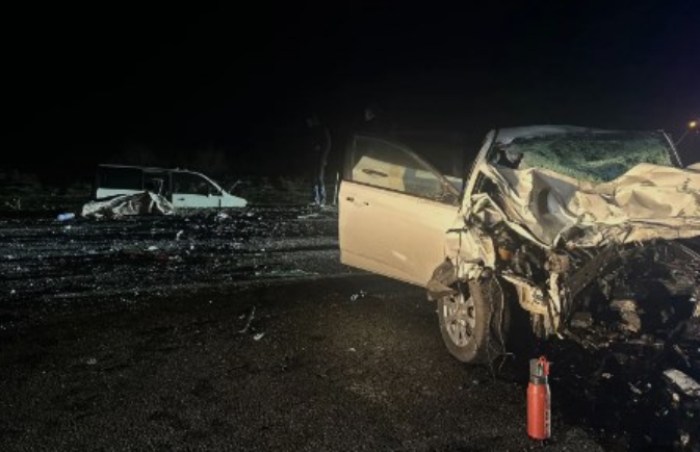 Под Астраханью при лобовом столкновении один водитель погиб, другой получил множество переломов