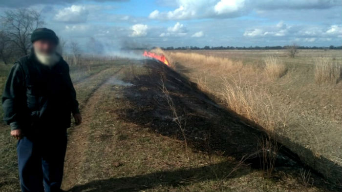 Под Астраханью участковые поймали поджигателя сухой травы