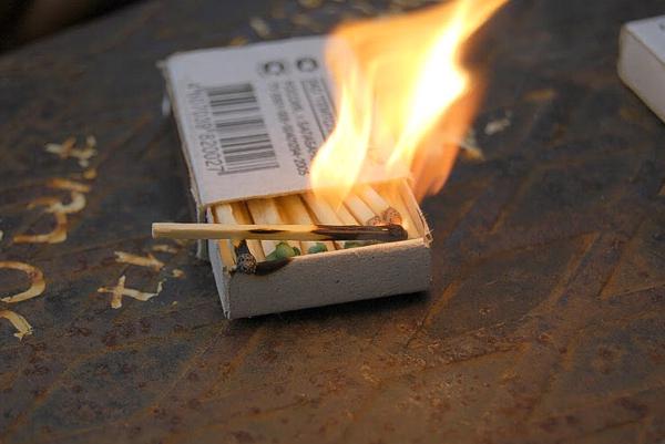 В Астрахани из-за детской шалости чуть не сгорел дом