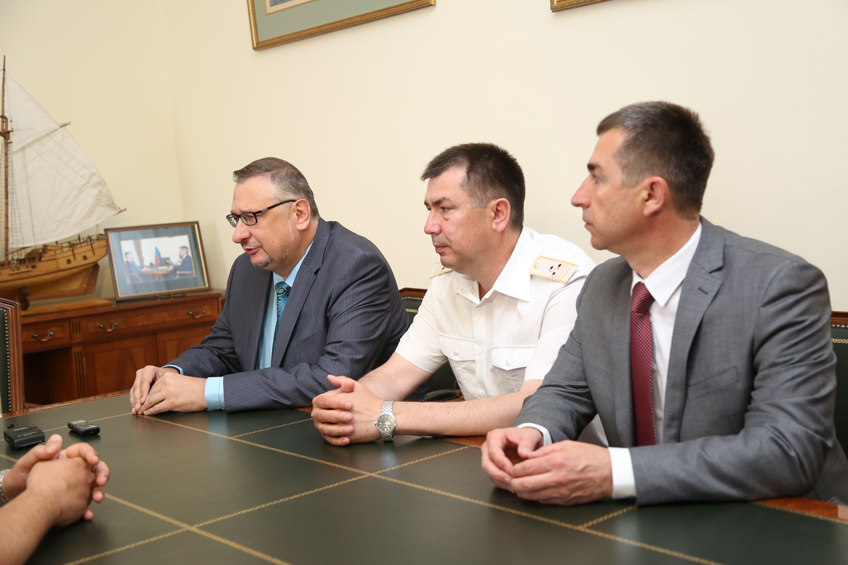 Новый начальник астраханской таможни встретился с губернатором