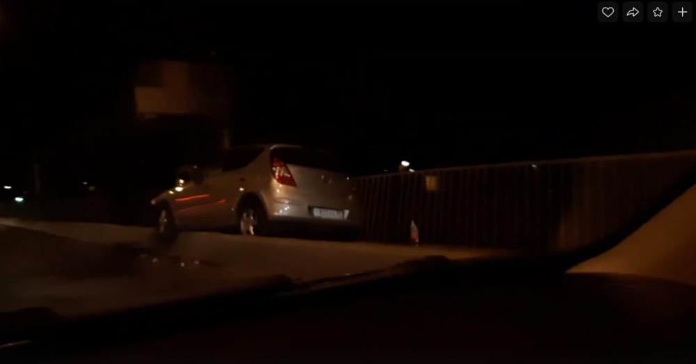 На Мясокомбинатском мосту Hyundai притворился кузнечиком