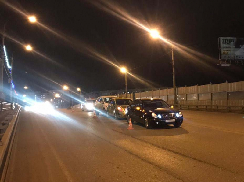 Тройная авария на путепроводе в Астрахани, госпитализирован ребенок