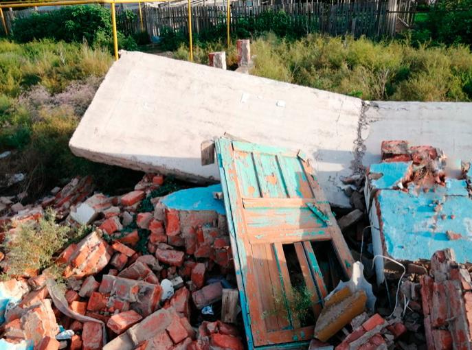 В Астраханской области чиновник снес неаварийные здания на 9 млн