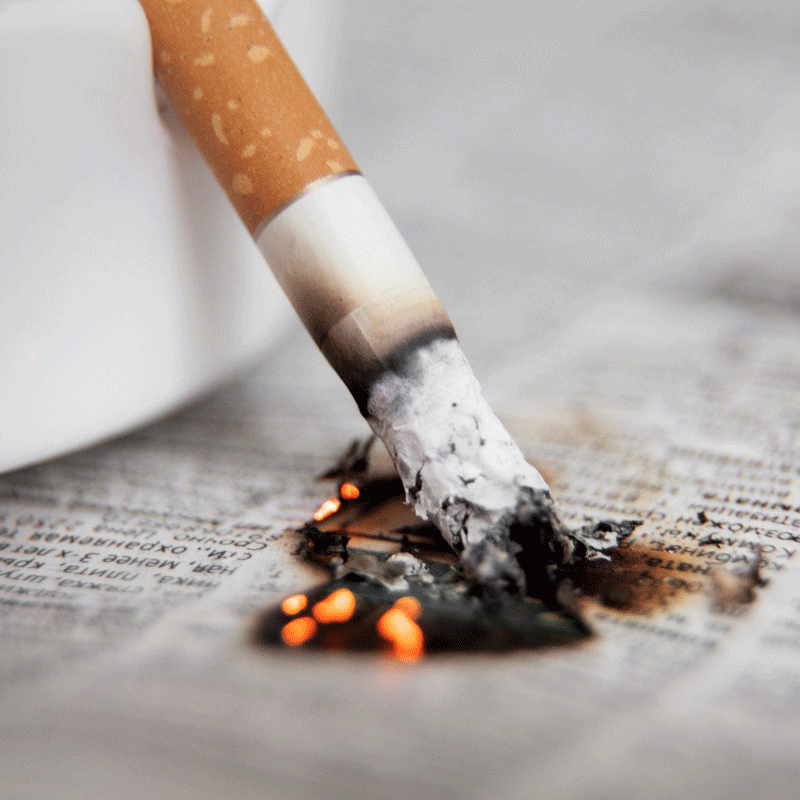 Под Астраханью на пожаре из-за не потушенной сигареты спасли пятерых
