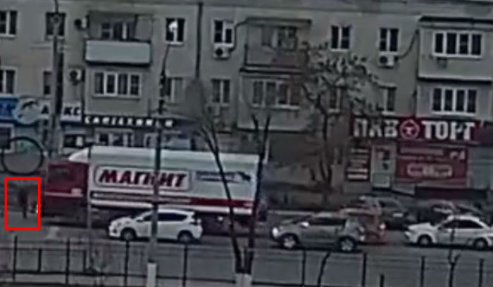 Кадры аварии с участием Магнитовской фуры, которая сбила в Астрахани бессмертную женщину