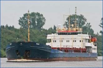 В Астрахани сухогруз столкнулся с опорой Старого моста