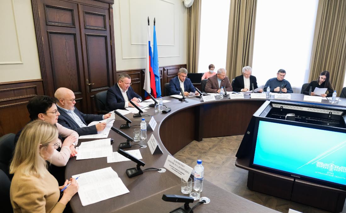 Дума Астраханской области собралась силами на третье пленарное заседание за месяц