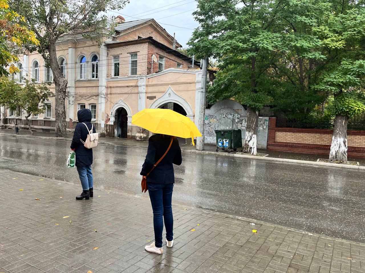 Весь октябрь погоду в Астраханской области будет кидать то в жар, то в холод