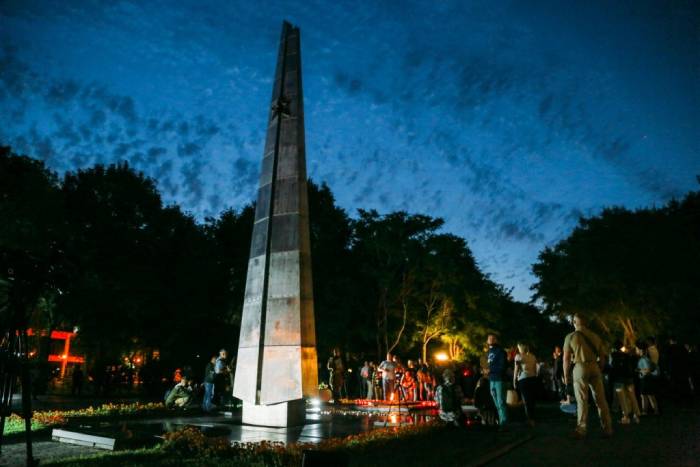 Астраханцы в 4 утра почтили память погибших в Великой Отечественной войне