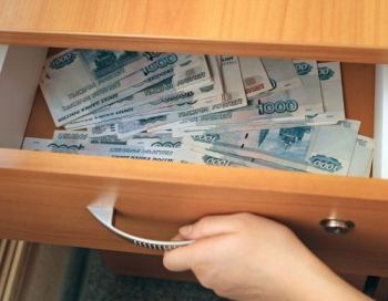 Астраханский чиновник получал деньги за фиктивного сотрудника администрации