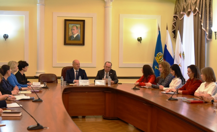 Глава Астрахани Олег Полумордвинов встретился с лидерами женского сообщества 