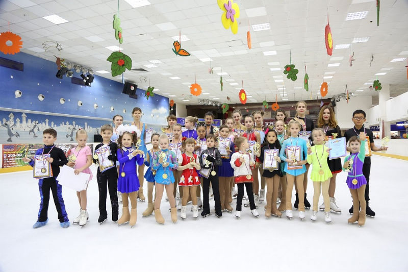 В Астрахани стартовало открытое первенство по фигурному катанию на коньках «Живи мечтой — 2018»
