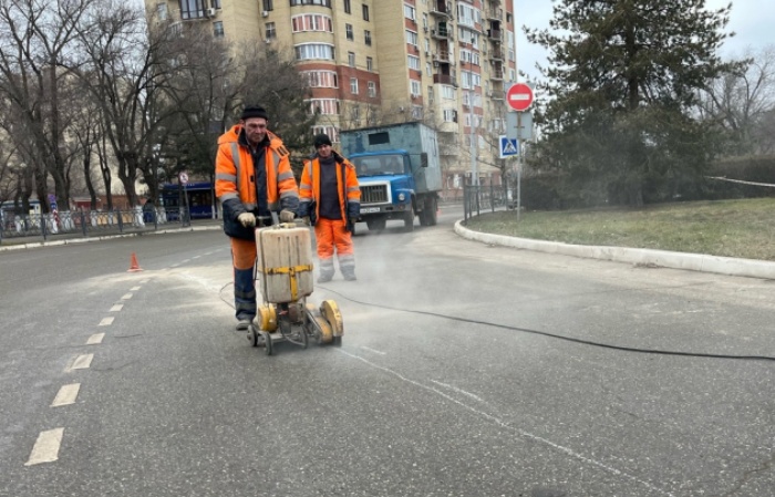 «Астрводоканал» начал готовить площадку для установки стелы «Город трудовой доблести» 