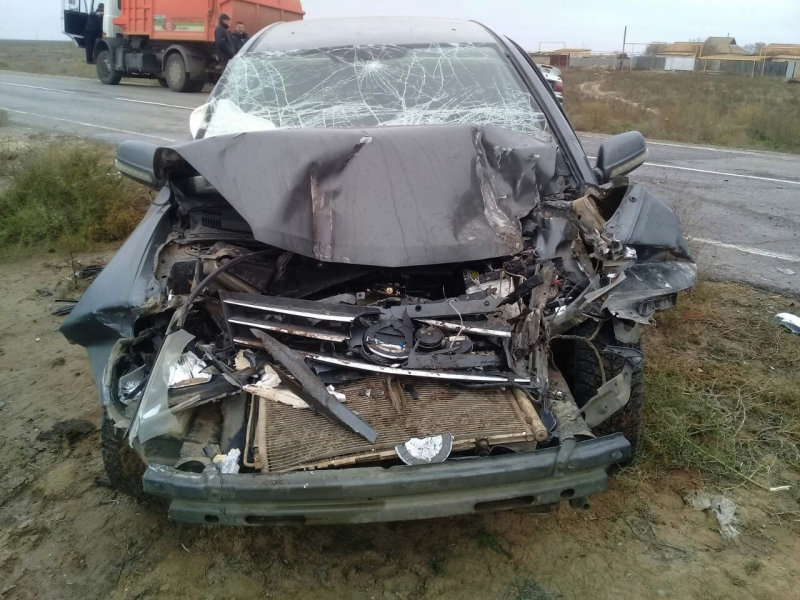 В Астраханской области в ДТП с мусоровозом пострадали две женщины