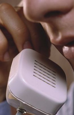 В магазине напротив рухнувшей многоэтажки ищут взрывное устройство