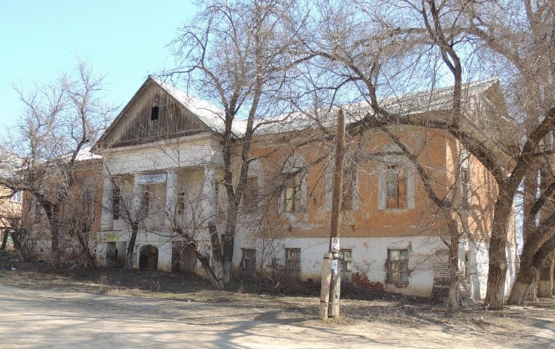 Власти Астрахани не смогли продать за рубль историческую развалину