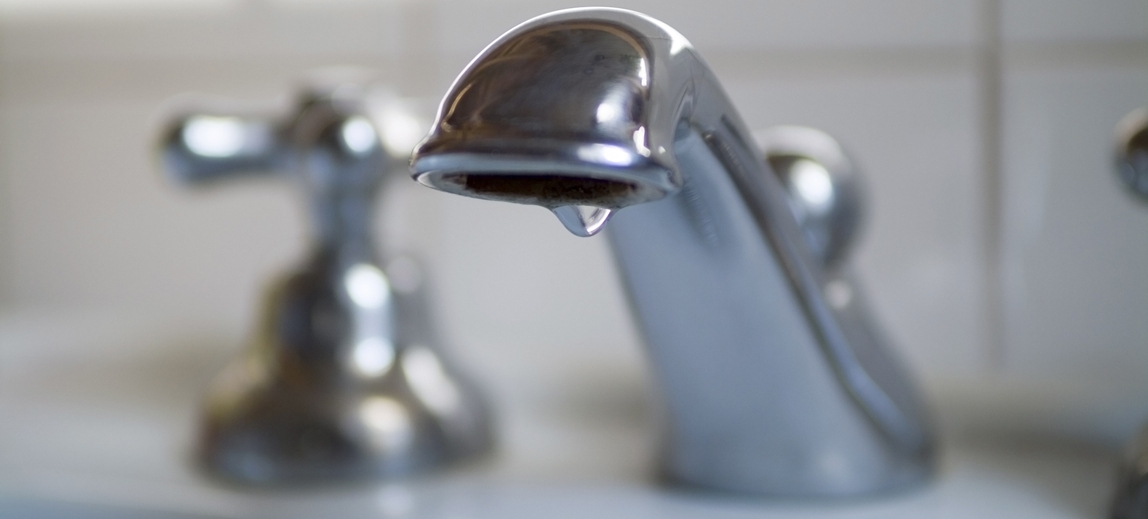 В Астрахани целый микрорайон остался без холодной воды