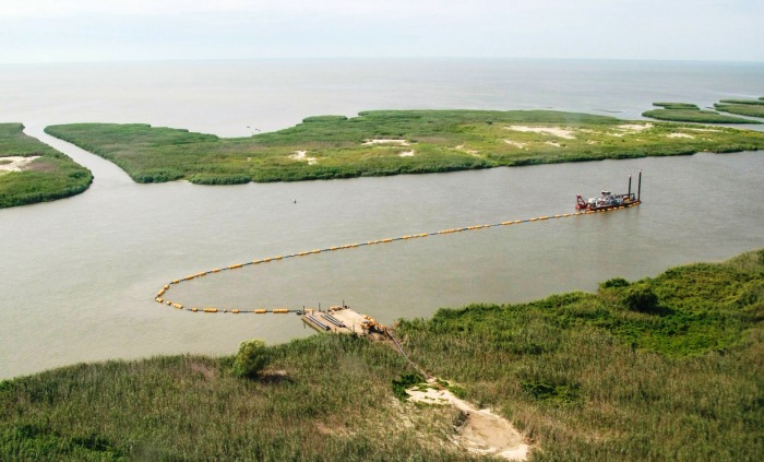 В Астраханской области заградительные дамбы применят для предотвращения заиливания Волго-Каспийского канала