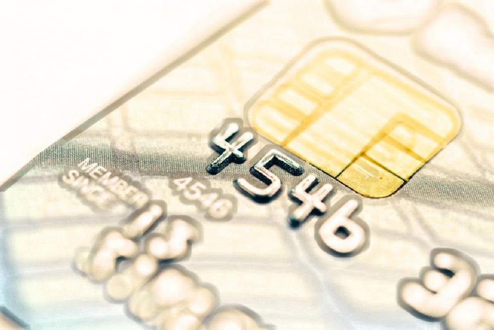 Квартиры, земли, машины. Чем владеют и сколько зарабатывают астраханские министры?