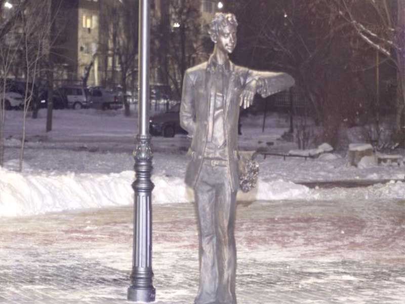 В Астраханской области поставили романтичный памятник