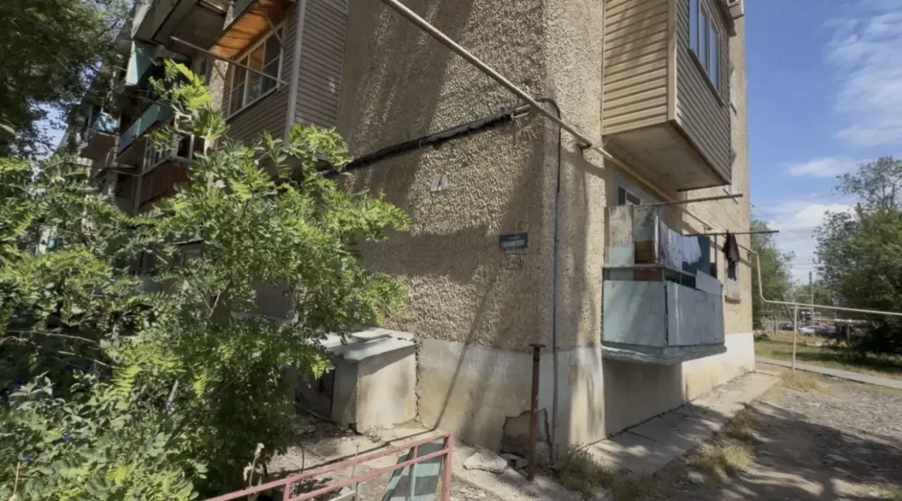Астраханский подрядчик получил 1,2 миллиона на капремонт домов, а сделать его «забыл»