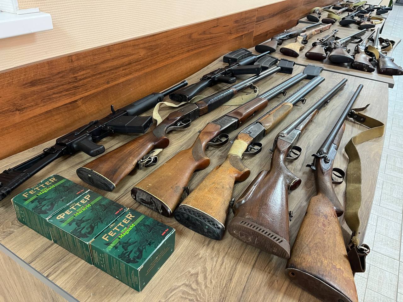  Астраханцы сдали почти 500 единиц оружия и тысячи боеприпасов для нужд СВО