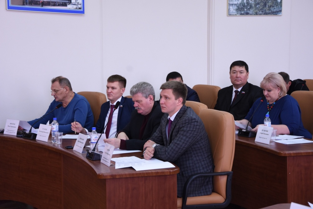 Депутаты озвучили наболевшие для Астрахани вопросы и ответы их не устроили