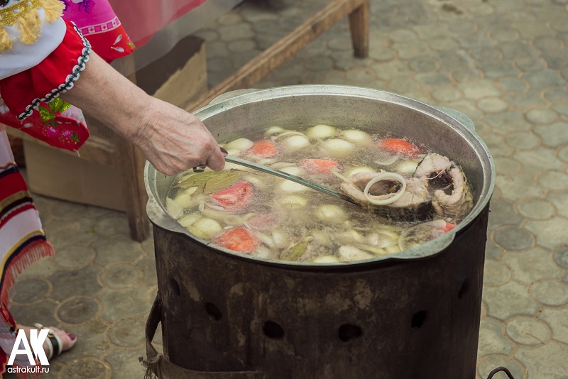 В Астраханской области туристов лучше всех научат готовить и есть
