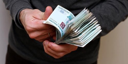 Астраханец обманул женщину, желавшую вытащить сына из тюрьмы, на полмиллиона