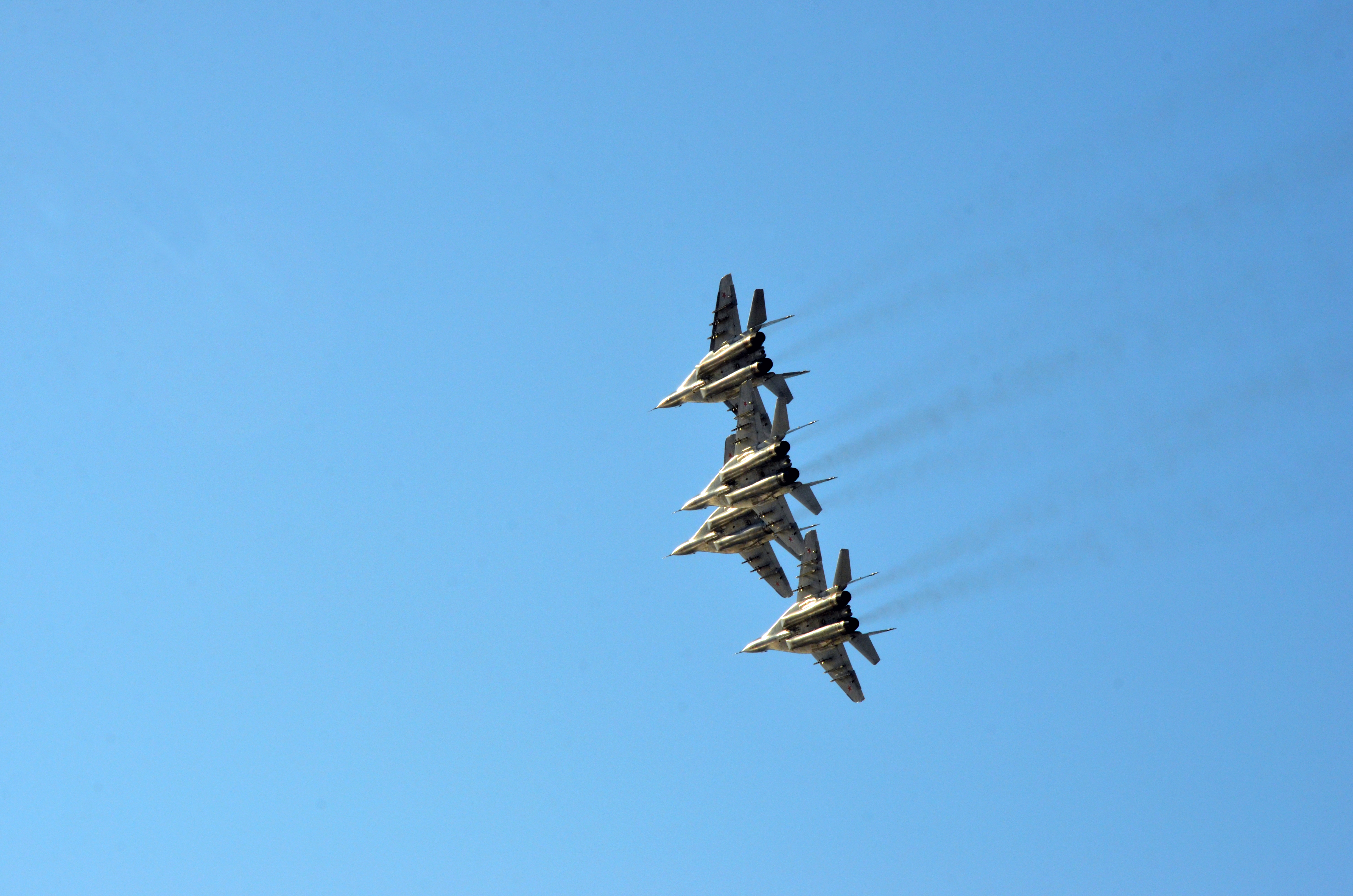 В Астрахани авиашоу "Стрижей" увидели 15 тыс. зрителей 