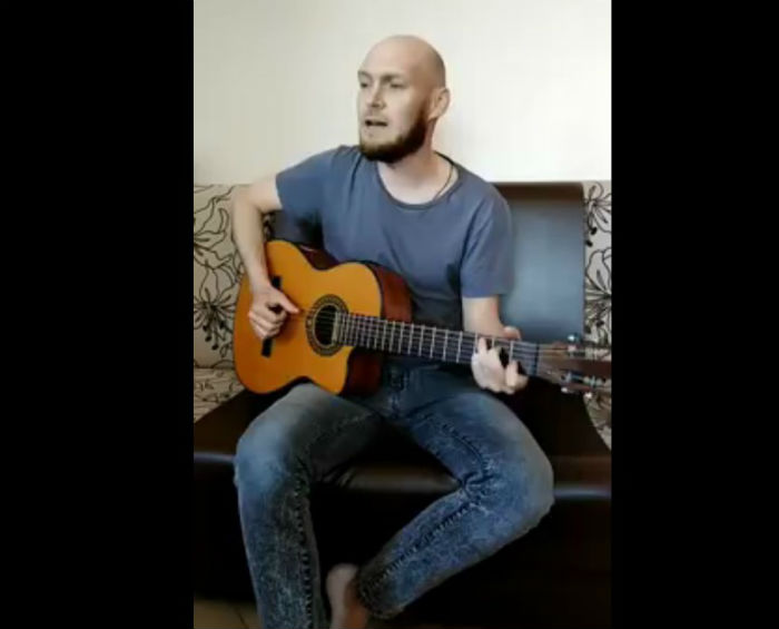 Солист ансамбля астраханских казаков написал песню про самоизоляцию