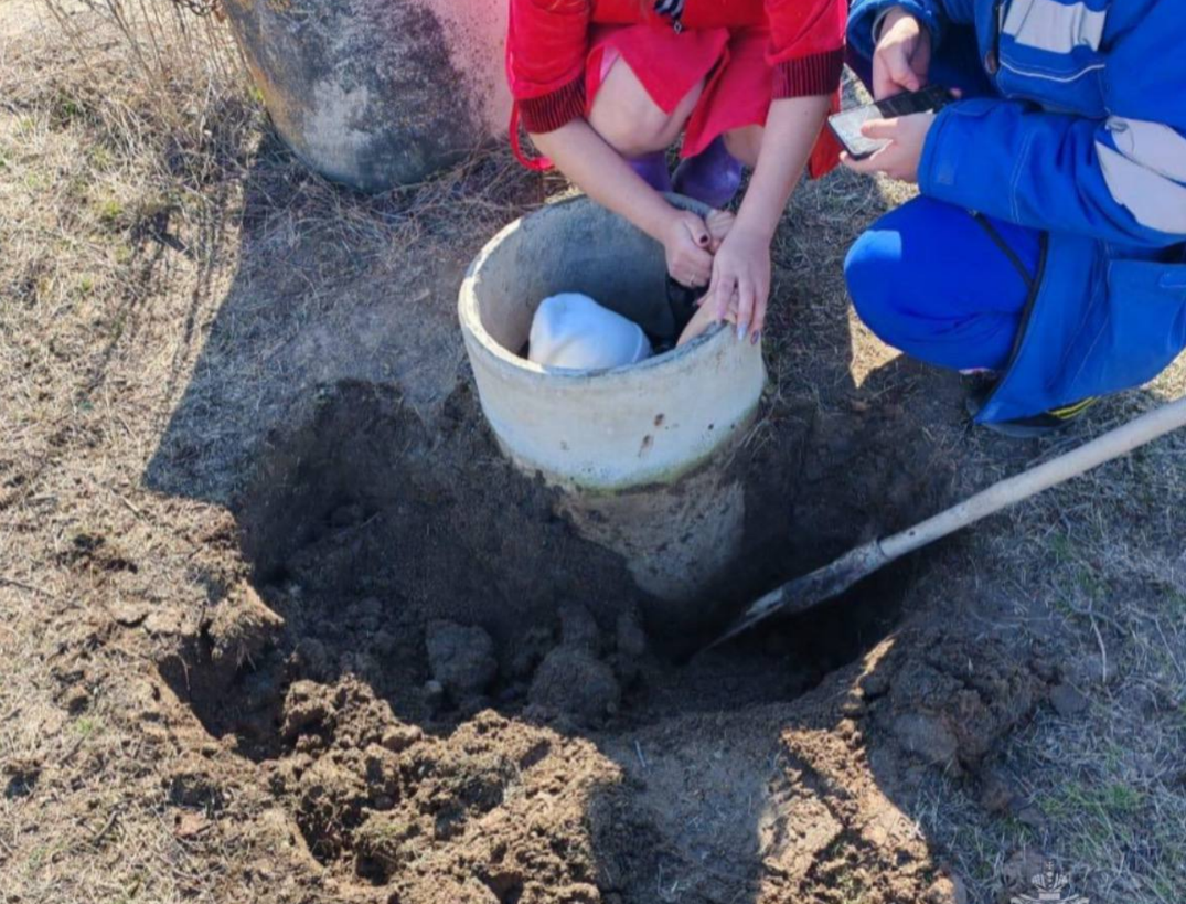 Юная астраханка замуровала себя в трубе