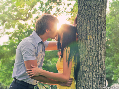 Астраханцев приглашают на стеношные бои и поцелуйные игры