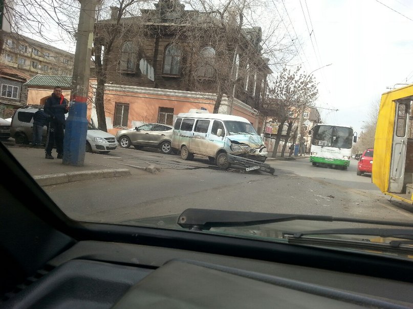 В Астрахани произошло ДТП с участием семи транспортных средств, в том числе троллейбуса