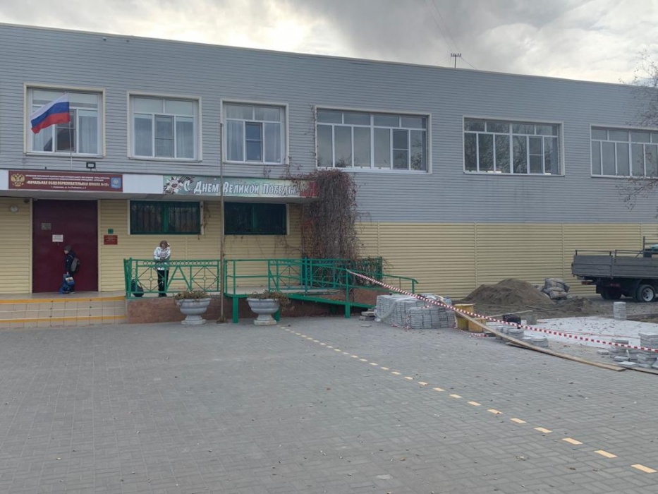 В Астрахани школьный двор превратился в стройкомплекс