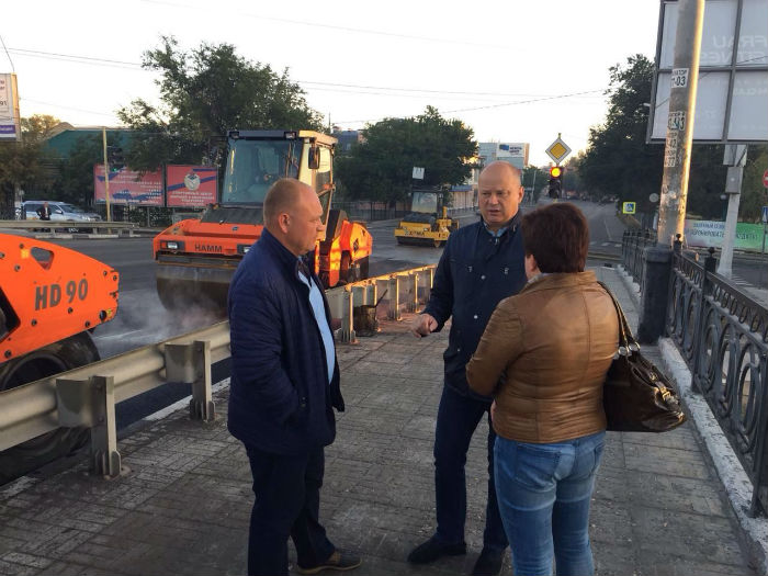 На Адмиралтейском мосту заменили асфальт