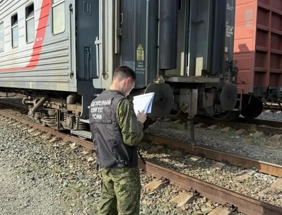 Рабочего насмерть зажало вагонами в Астраханской области